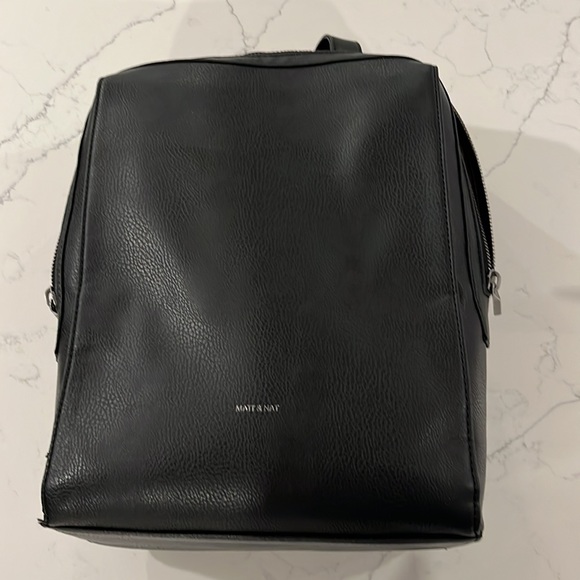 Matt & Nat Backpack - Picture 3 of 5